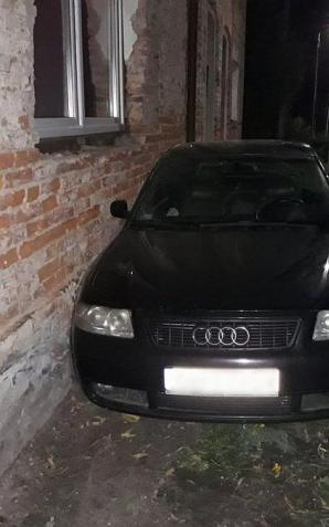 Nietrzeźwy wjechał audi w budynek